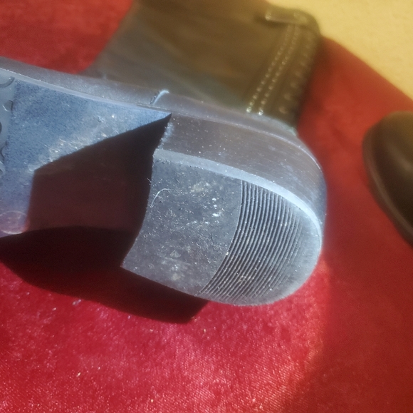 Tall black boots - Picture 6 of 7